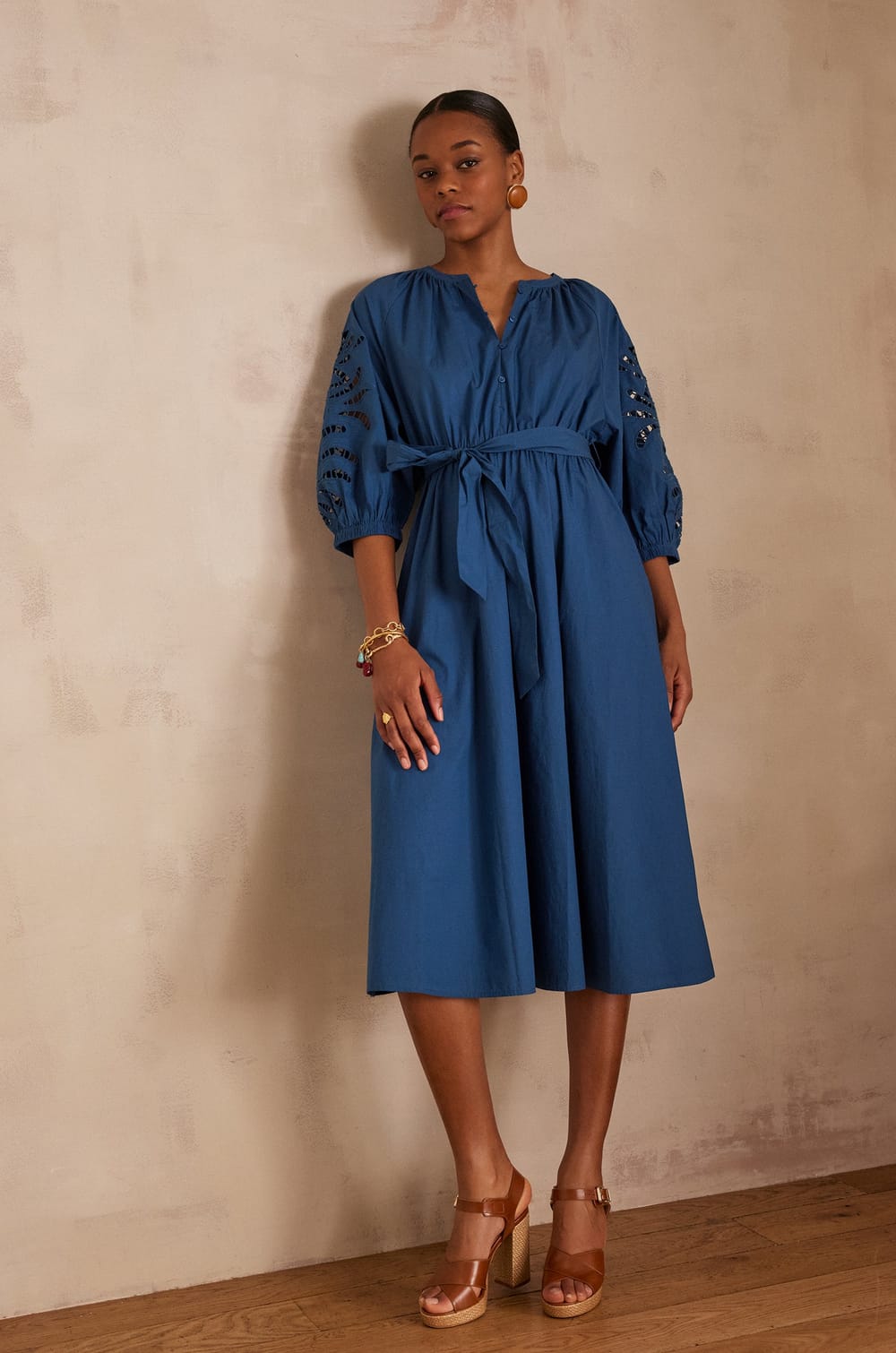 Robe chemise MICHA en coton brod&eacute;;${refinementColor}