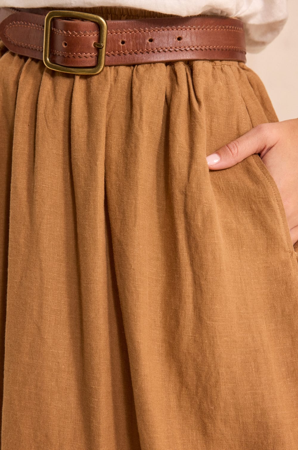 Brown linen skirt;${refinementColor}