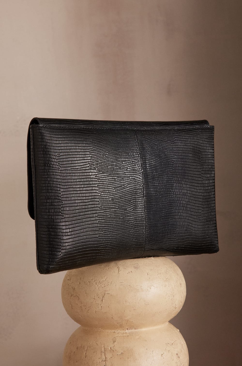 Pochette LEON en cuir;${refinementColor}