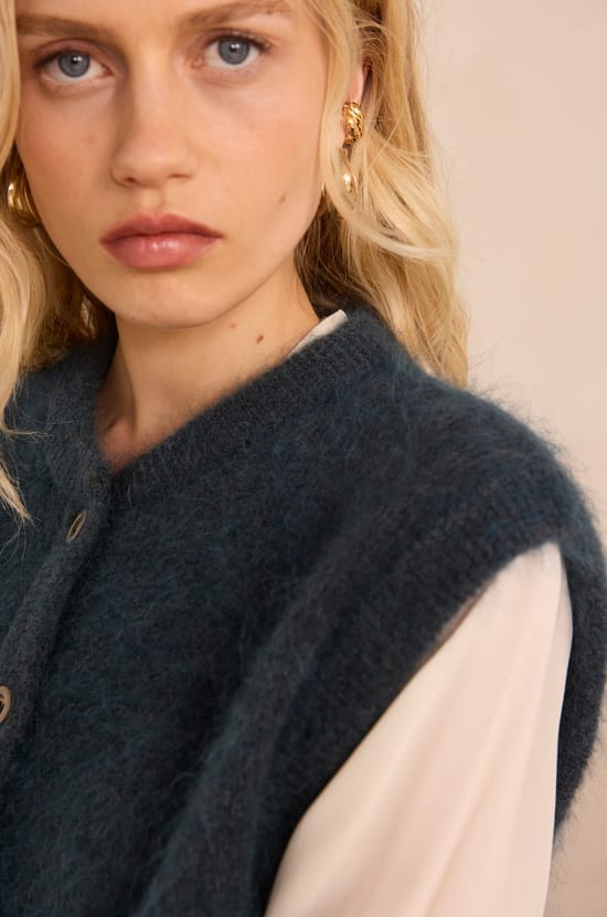 LOULOU sleeveless vest;${refinementColor}