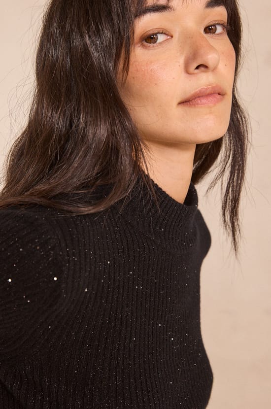 Black straight knit dress in mixed wool with sequins;${refinementColor}