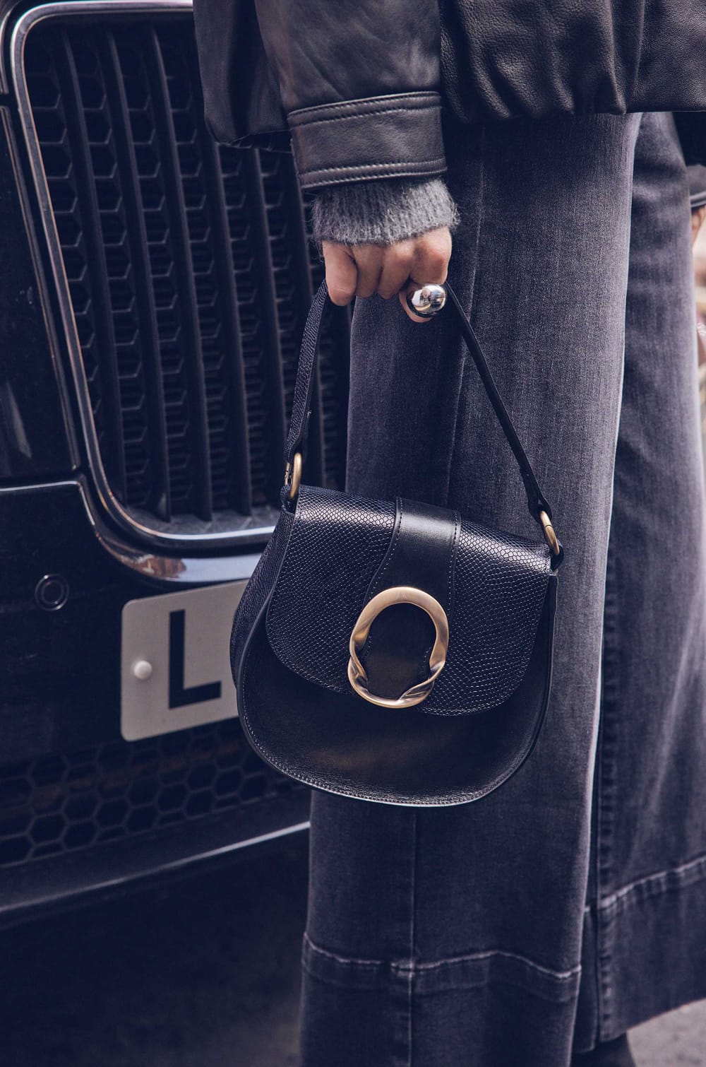 Black bovine leather bag VALENTIN;${refinementColor}