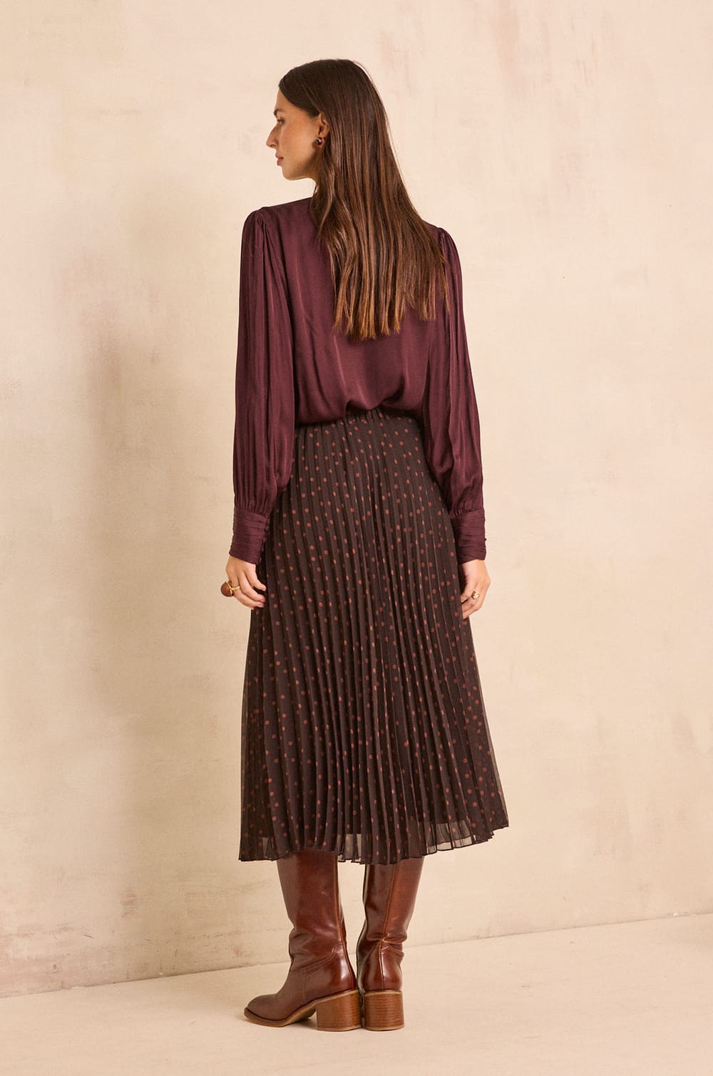 Burgundy pleated skirt VENUS;${refinementColor}