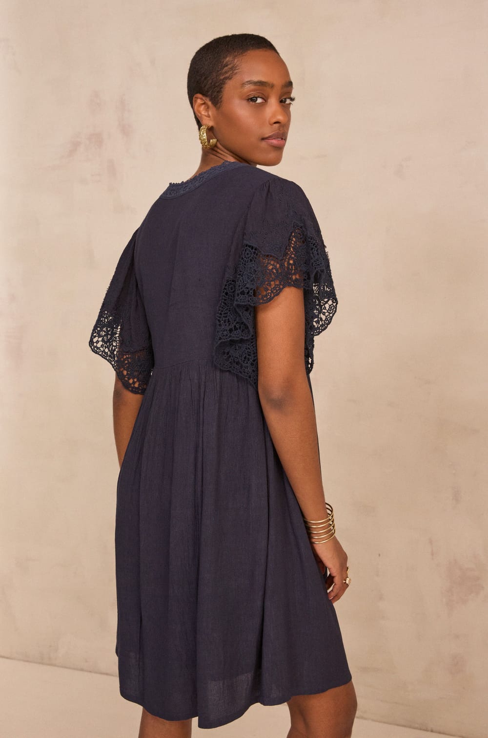 Fluid short-sleeved dress BELINA;${refinementColor}