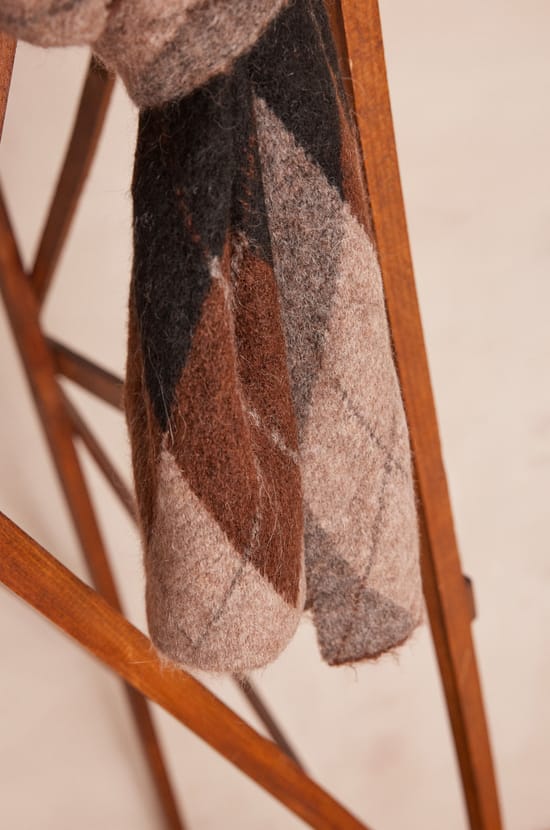 TOBIAS sjaal in wol en alpaca;${refinementColor}