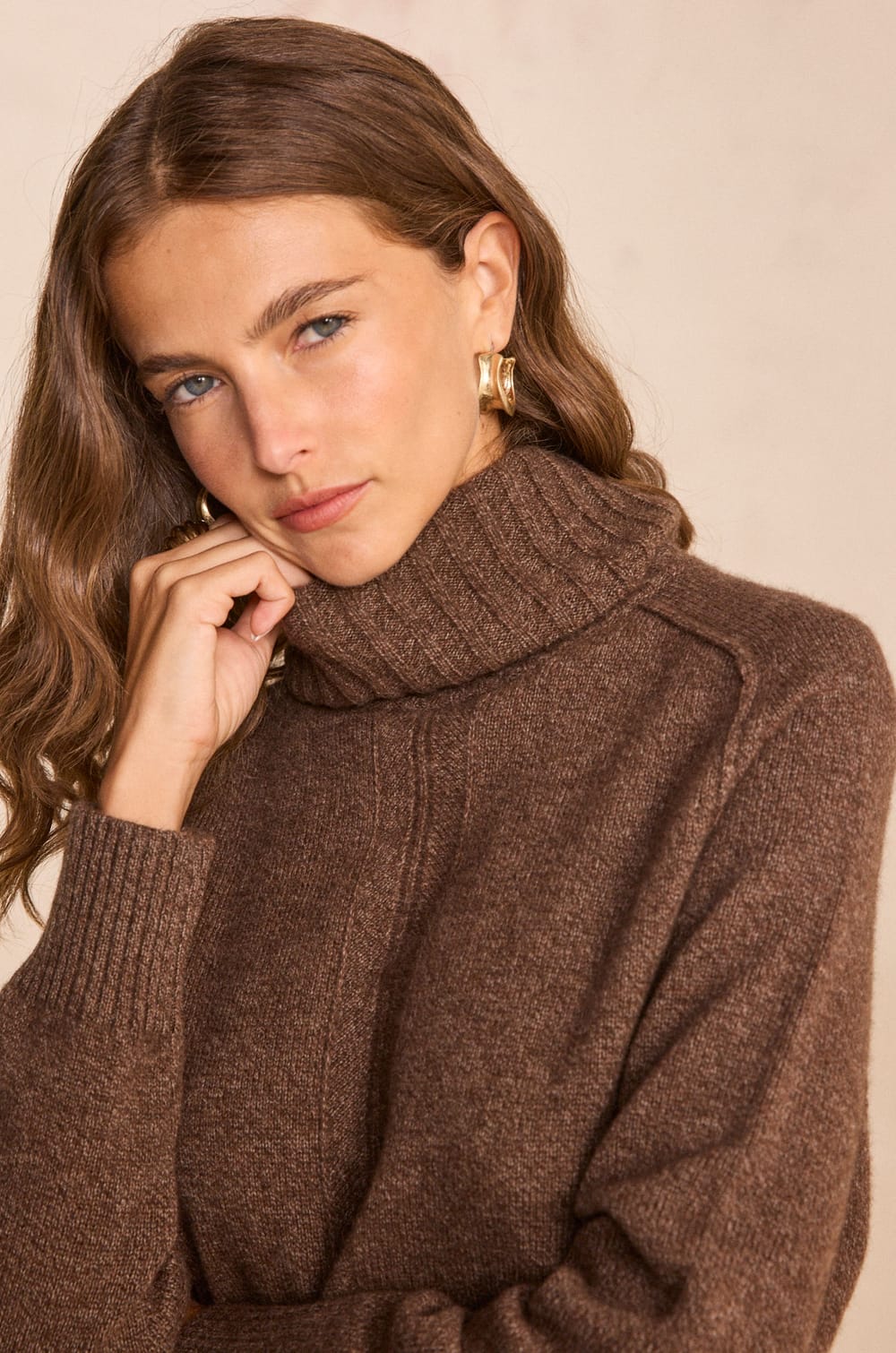 Perfect straight knit dress made of mixed wool and yak;${refinementColor}