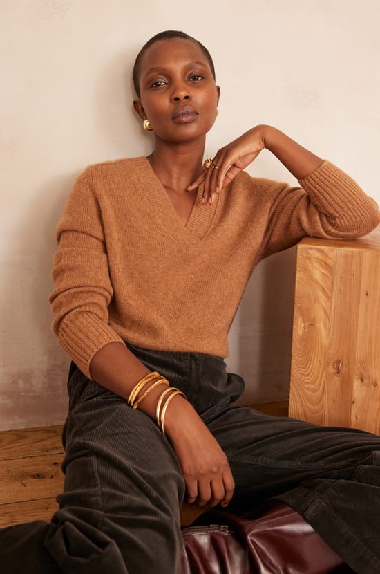 V-neck jumper in 100% 4-ply cashmere BRYTON;${refinementColor}