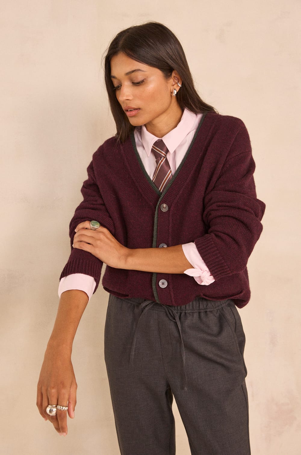 Lovely long-sleeve dense knit vest;${refinementColor}