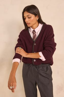 Lovely long-sleeve dense knit vest;${refinementColor}