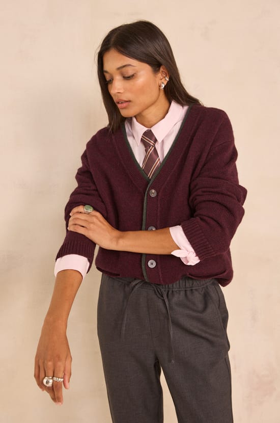 Lovely long-sleeve dense knit vest;${refinementColor}