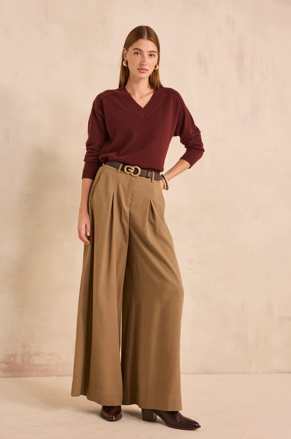 V-neck sweater in 100% cashmere 2-ply BARY;${refinementColor}