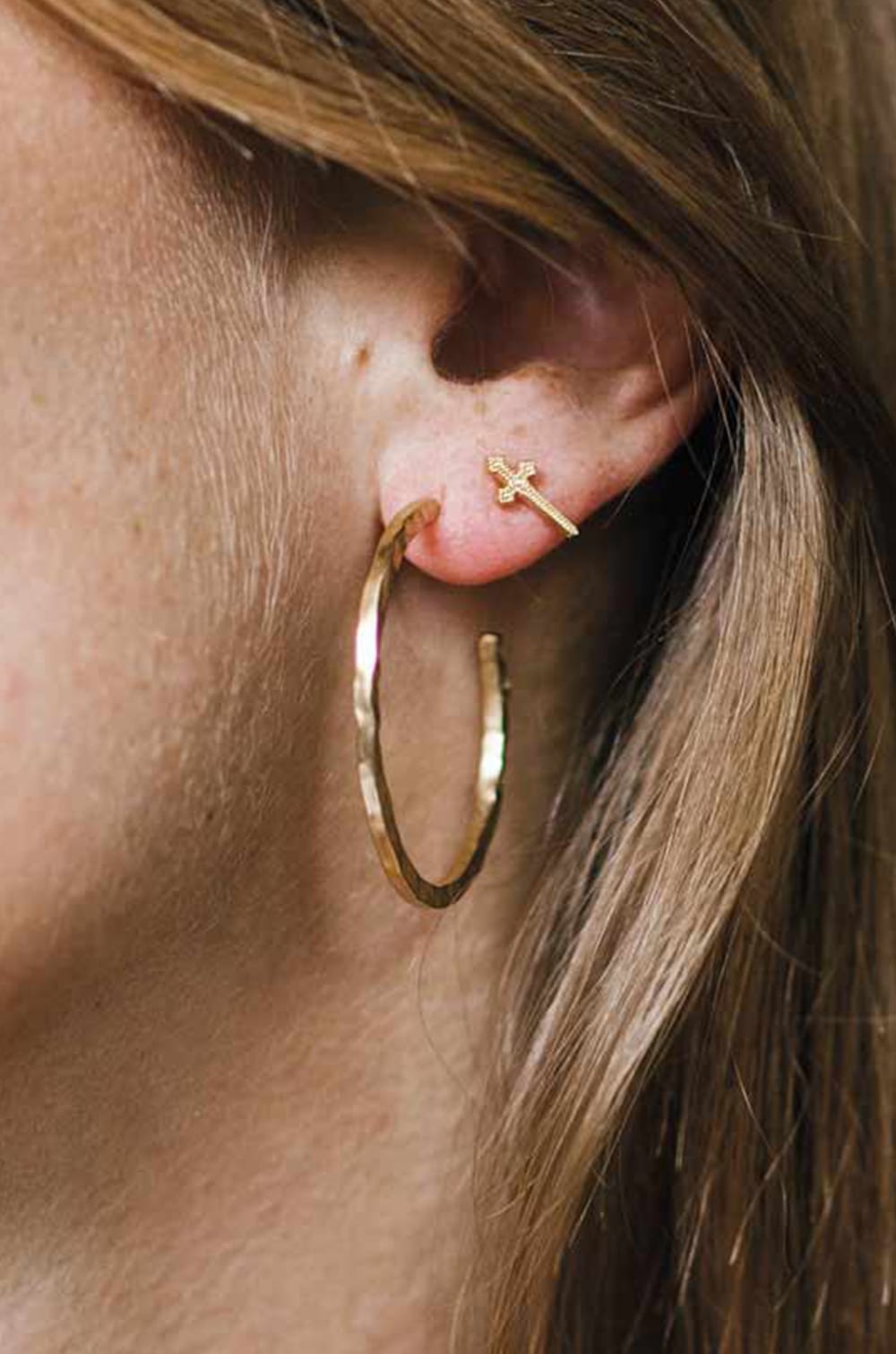 Créoles ovale martelée Bijoux Léone;${refinementColor}