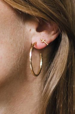 Créoles ovale martelée Bijoux Léone;${refinementColor}