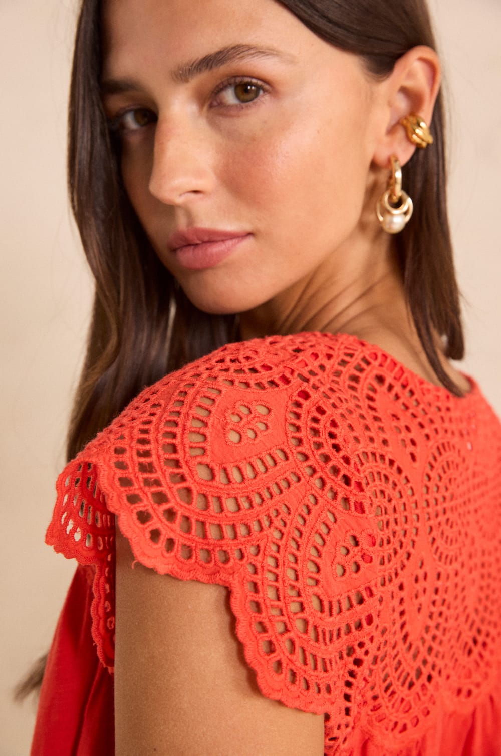 Top brod&eacute; &agrave; manches courtes en coton LILOU;${refinementColor}