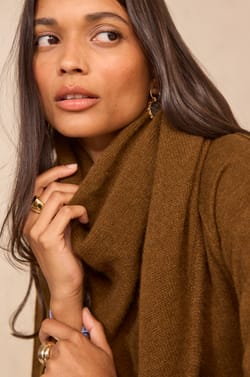 RACHELLE cashmere scarf;${refinementColor}
