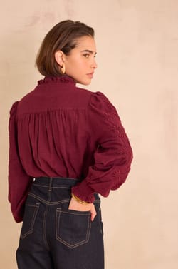 MALIA embroidered blouse in 100% cotton;${refinementColor}