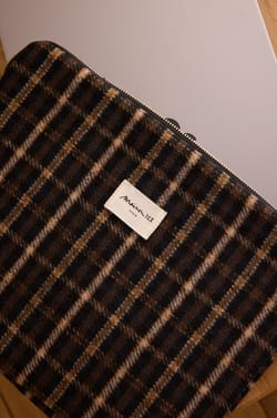 LIAM tartan pattern laptop sleeve;${refinementColor}