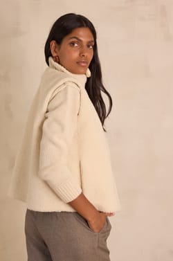 BROOKLYN sleeveless jacket;${refinementColor}