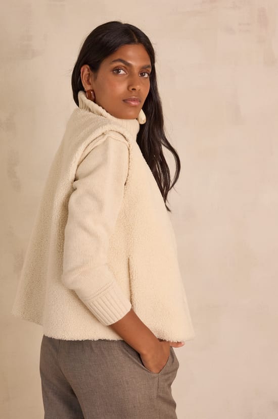 BROOKLYN sleeveless jacket;${refinementColor}