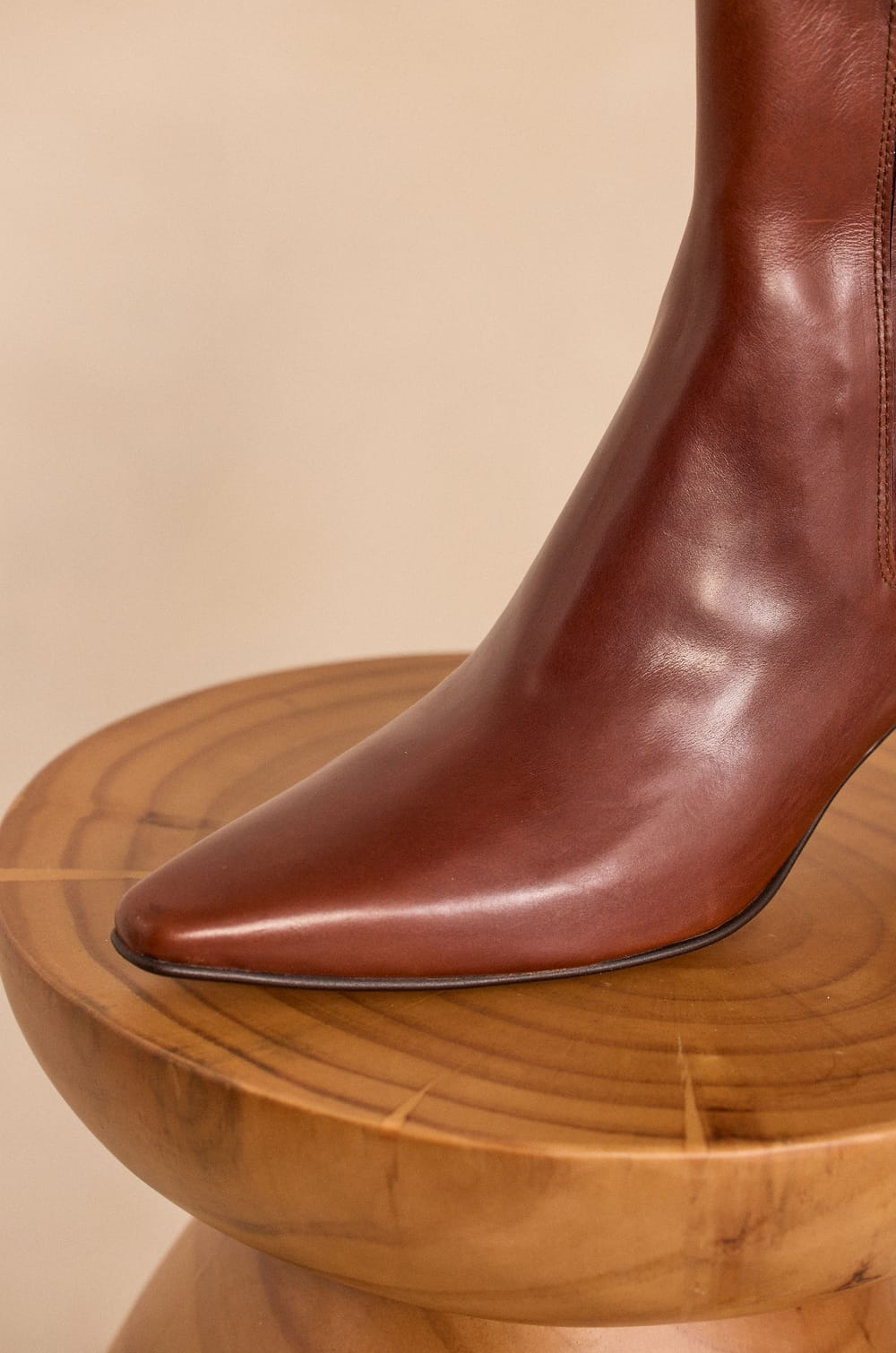 Bottines &agrave; talons bas en cuir ODILE;${refinementColor}