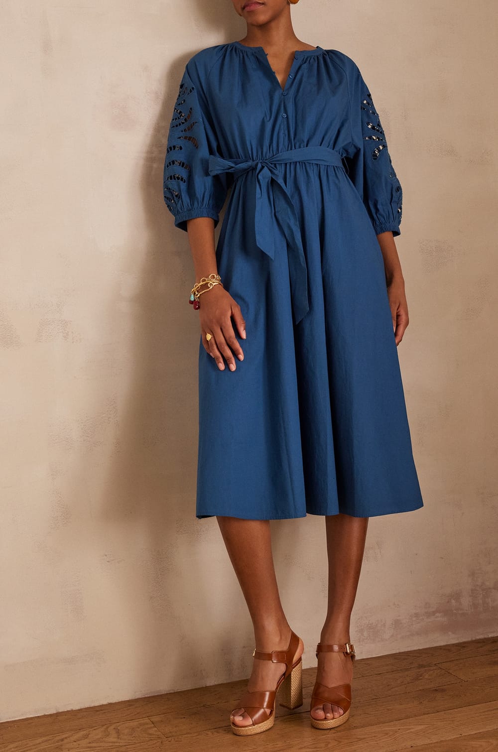 Robe chemise MICHA en coton brod&eacute;;${refinementColor}