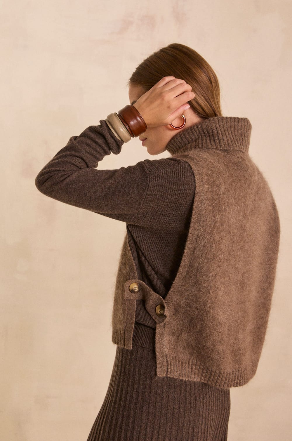 Dark taupe scarf-collar in wool QUEEN;${refinementColor}