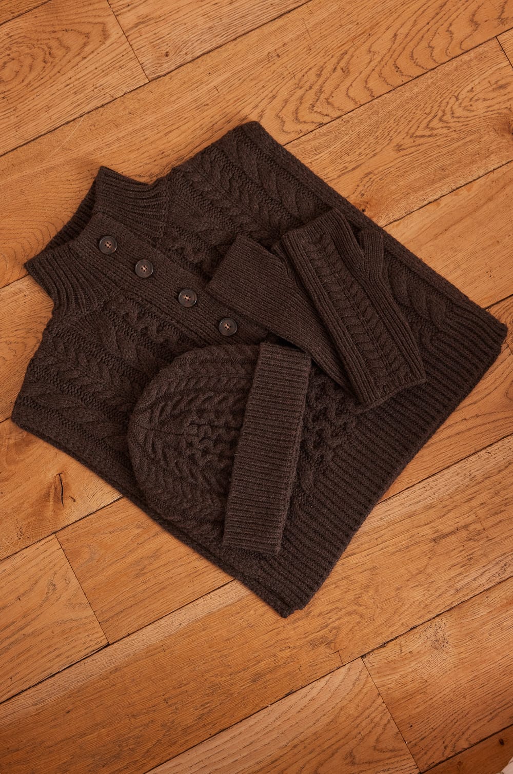 HOCHE cable knit hat;${refinementColor}