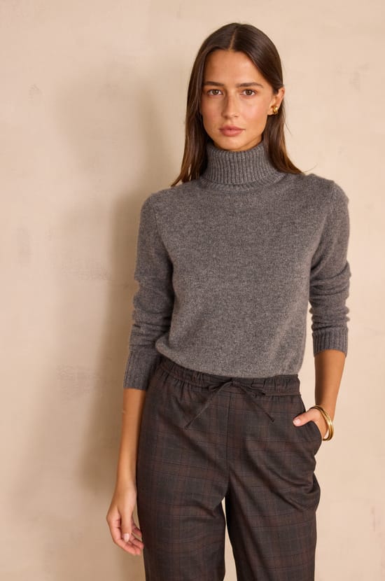 Unisex SWAN(N) turtleneck jumper in 100% cashmere - 4 ply;${refinementColor}