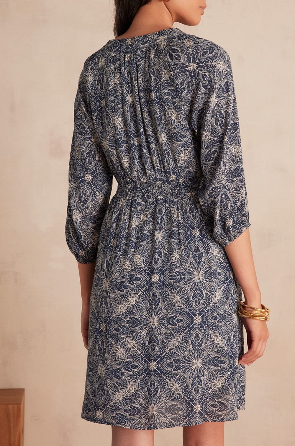 Robe REI;${refinementColor}