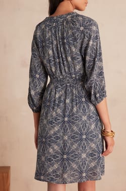 Robe REI;${refinementColor}