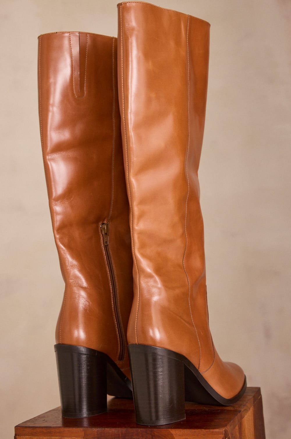 100% leather VANESSA boots;${refinementColor}