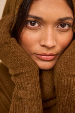 RACHELLE cashmere scarf;${refinementColor}