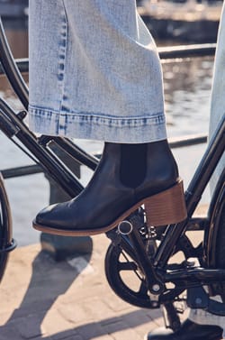 VALENTINA leather boots;${refinementColor}