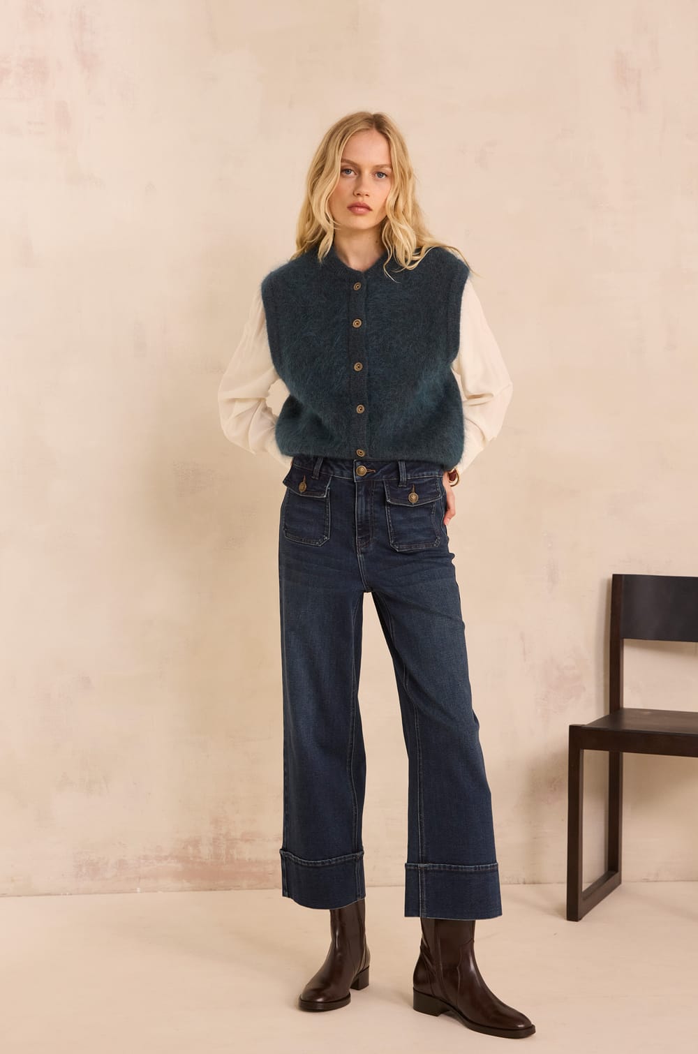 Wide and cropped cotton blend STELLA jeans;${refinementColor}