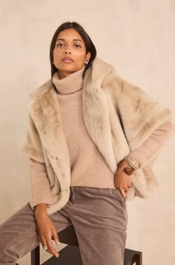 Sleeveless cape DAYANA;${refinementColor}