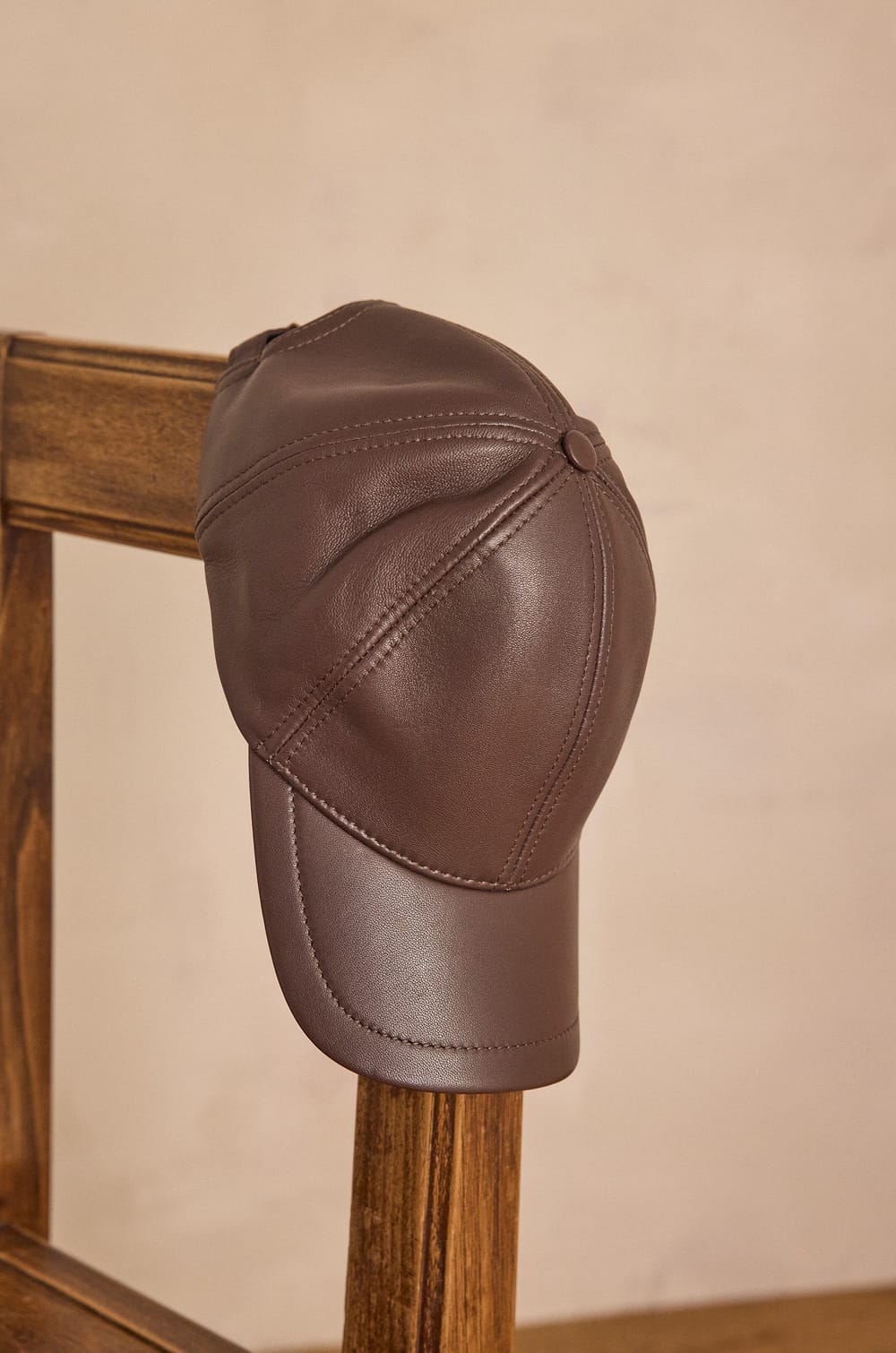 HELGA leather cap;${refinementColor}