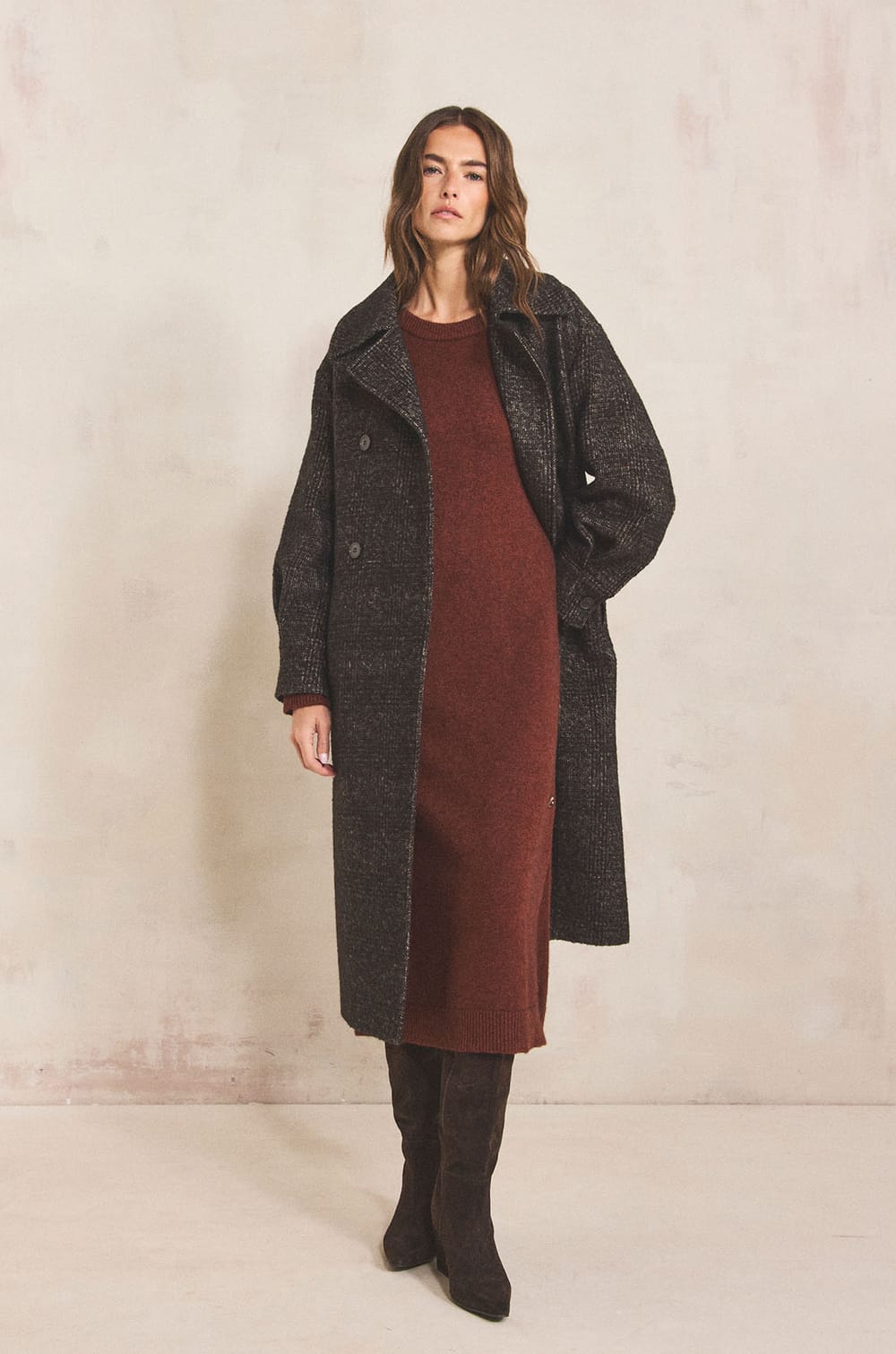 Long belted coat in blended wool DJOVANNI;${refinementColor}