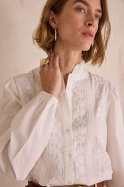 Blouse &agrave; broderies florales en 100% coton DIAMOND;${refinementColor}