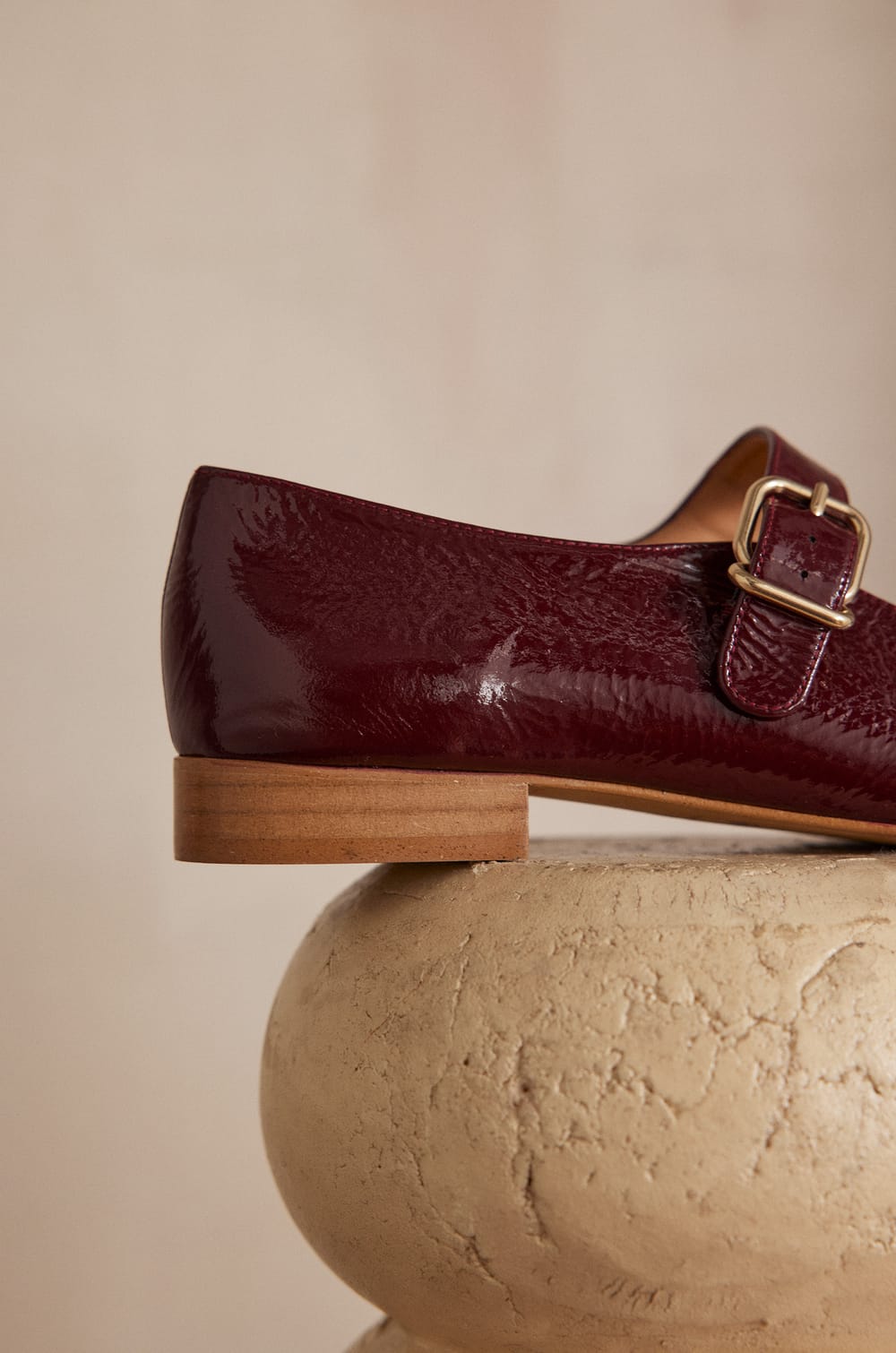 VELVET patent leather ballet flats;${refinementColor}