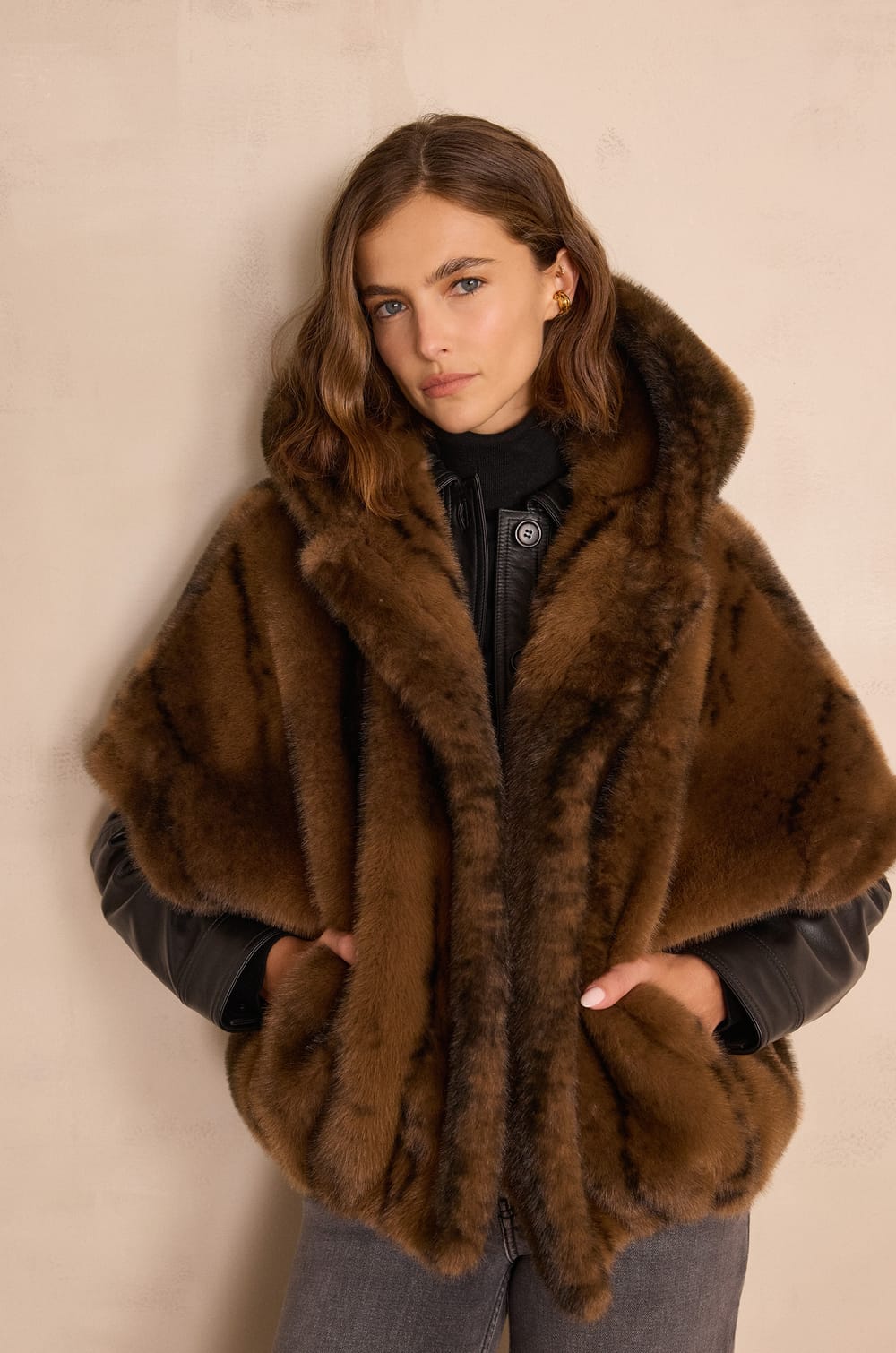 Manteau-cape DAYANA;${refinementColor}