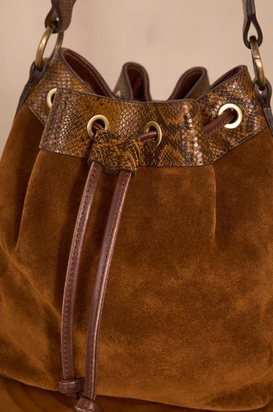 VALENTIN leather bucket bag;${refinementColor}