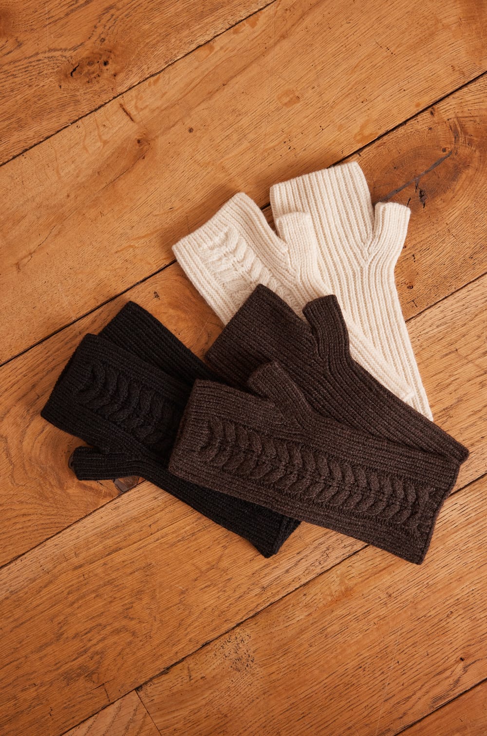 WALTER wool mittens;${refinementColor}