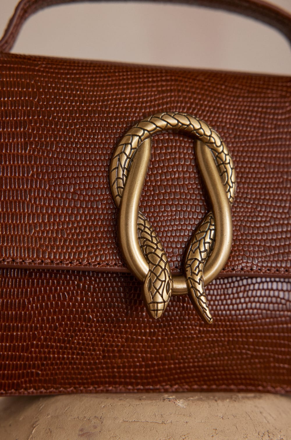 LEON MINI leather bag;${refinementColor}