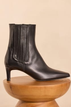 Bottines &agrave; talons bas en cuir ODILE;${refinementColor}