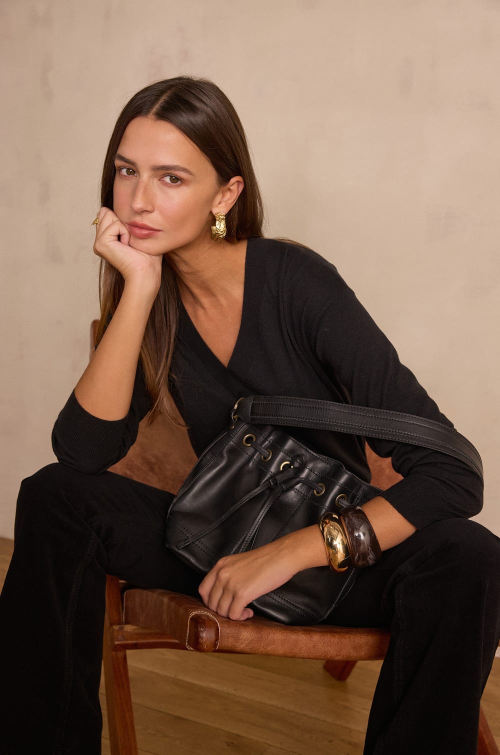 BOB V-neck jumper in wool;${refinementColor}