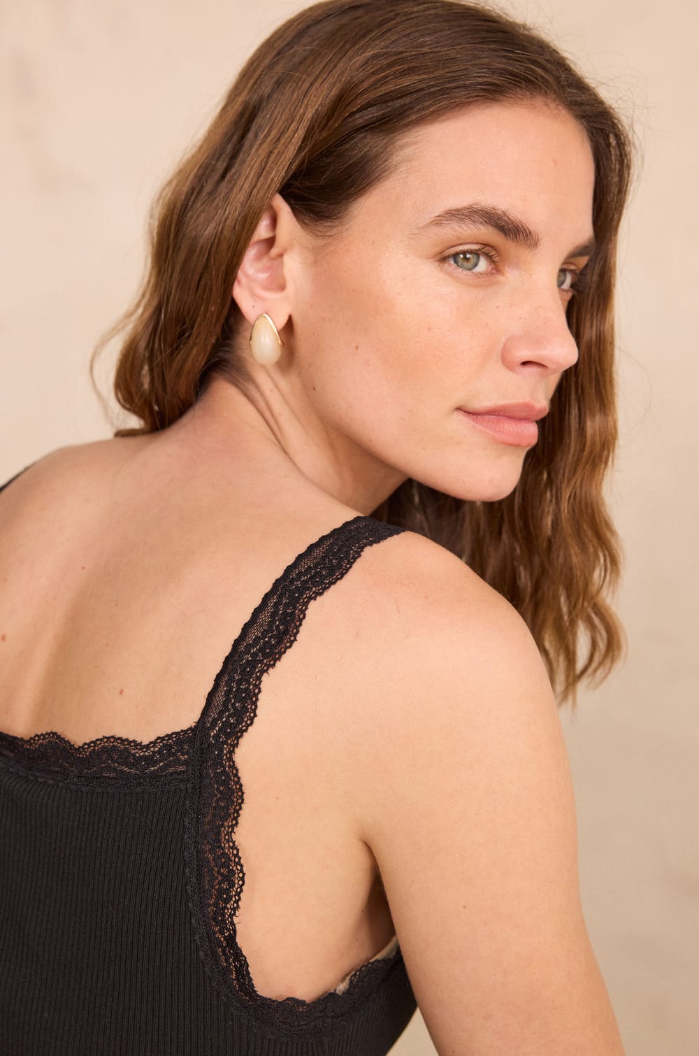 D&eacute;bardeur sans manches PERRY en coton avec dentelle raffin&eacute;e;${refinementColor}