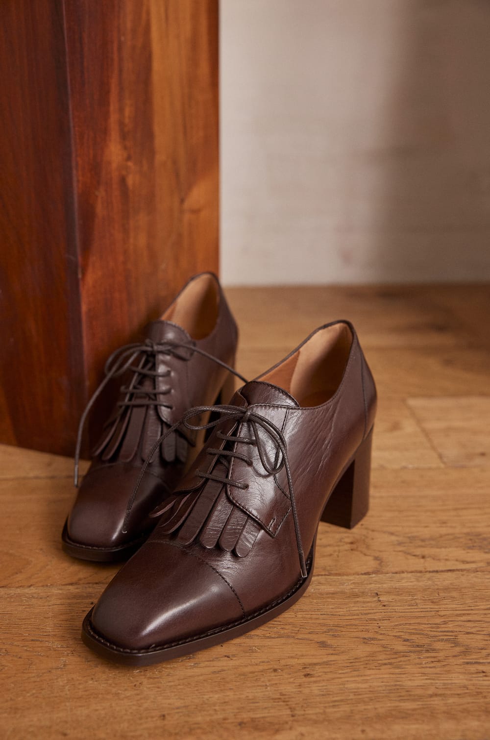VIVA leather Derby shoes;${refinementColor}