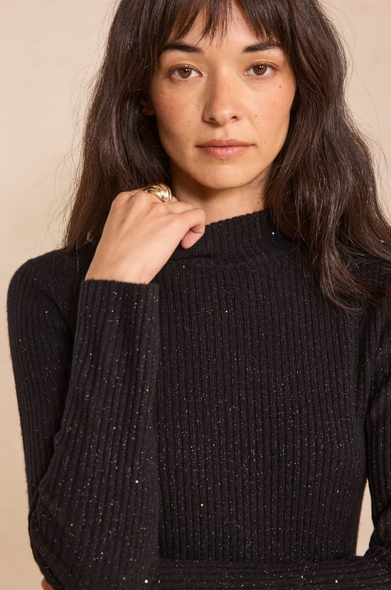 Black straight knit dress in mixed wool with sequins;${refinementColor}