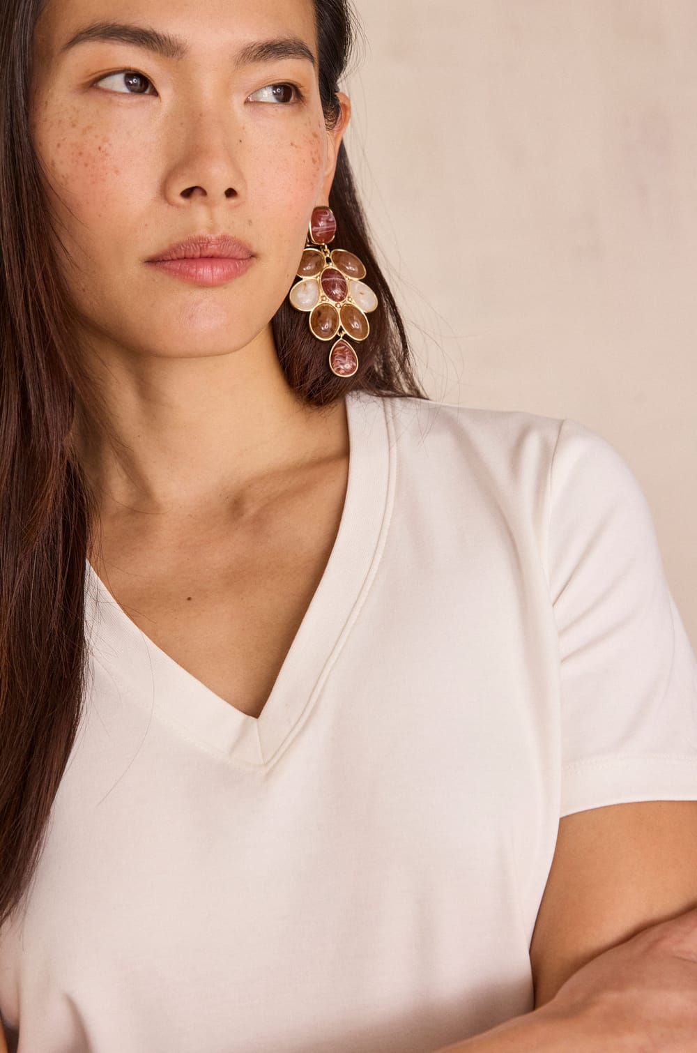 DANA V-neck T-shirt;${refinementColor}