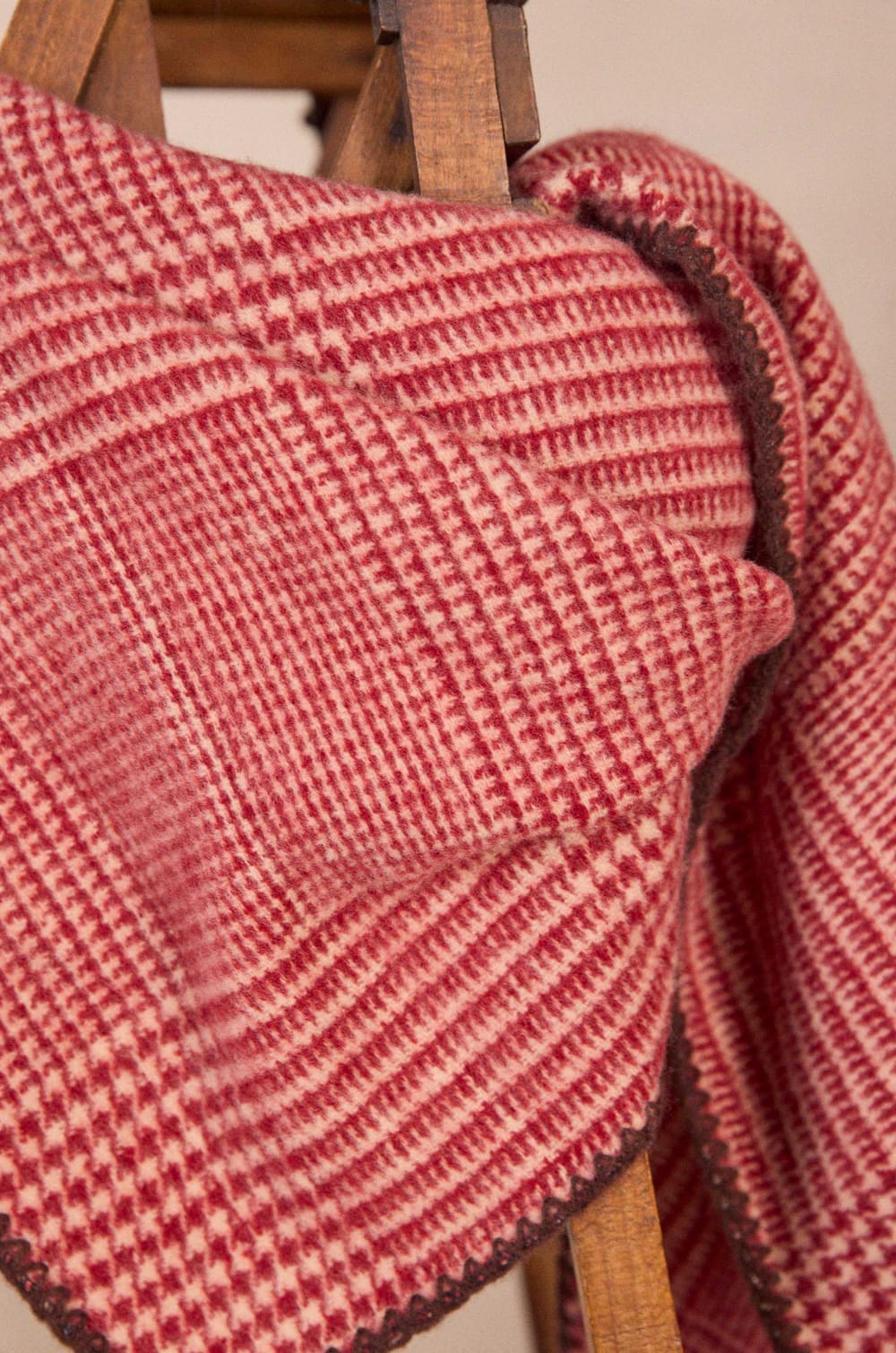 Woven scarf RIVA;${refinementColor}